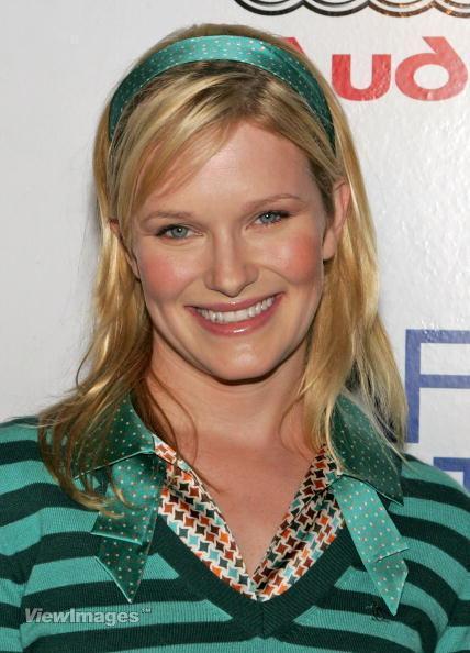Maggie-the-nanny-3860956-428-594.jpg